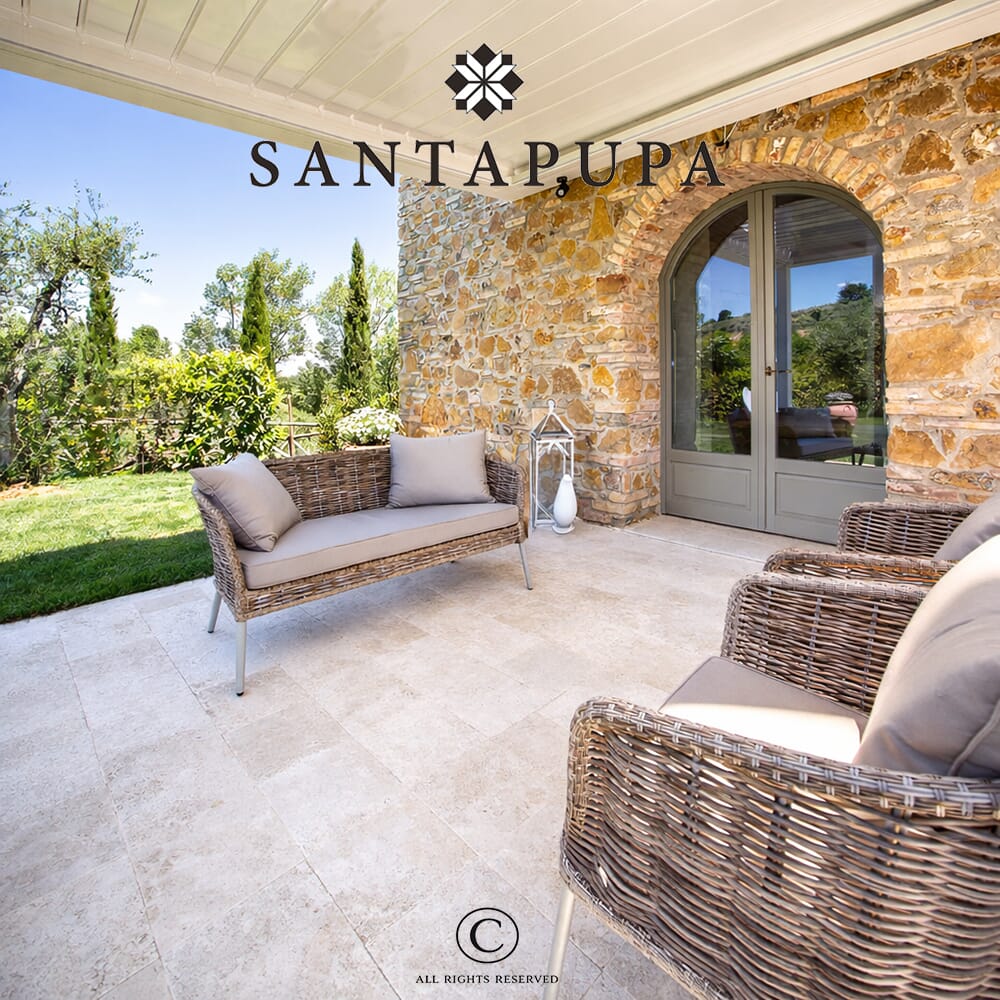 pavimento esterno in travertino chiaro