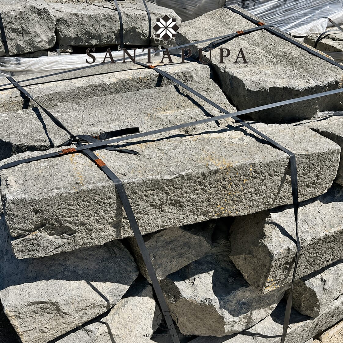 stipiti in pietra antica