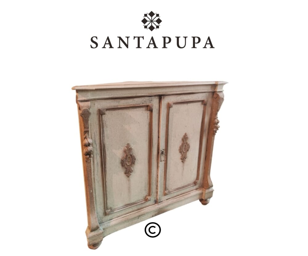 Angoliera in noce restaurata 