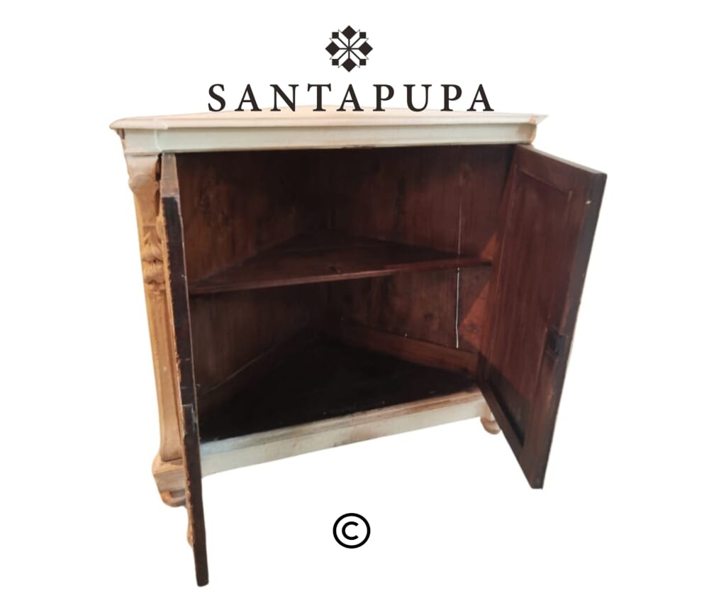 Angoliera in noce restaurata 