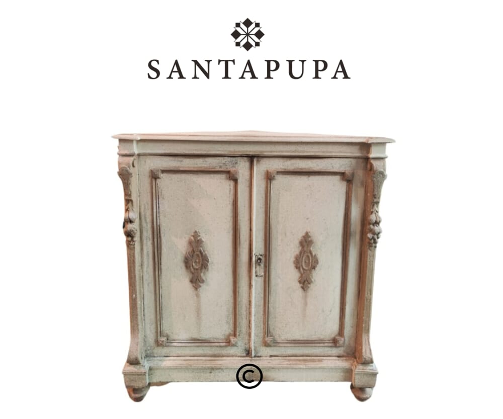 Angoliera in noce restaurata 